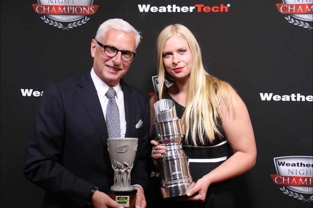 Christina Nielsen vandt det amerikanske Sportscar Championship. Her står hun med sin far Lars Erik Nielsen
(Foto: Jan Kaiser © Type 2)